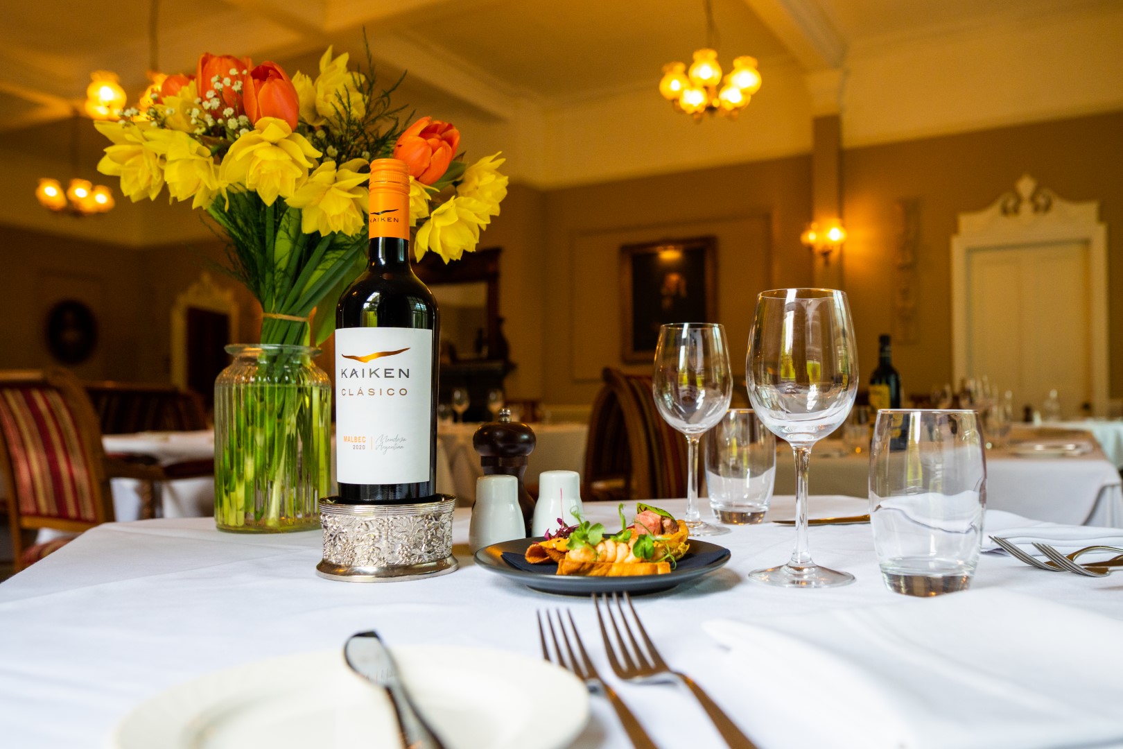 Lake Country House   Dinner Table
