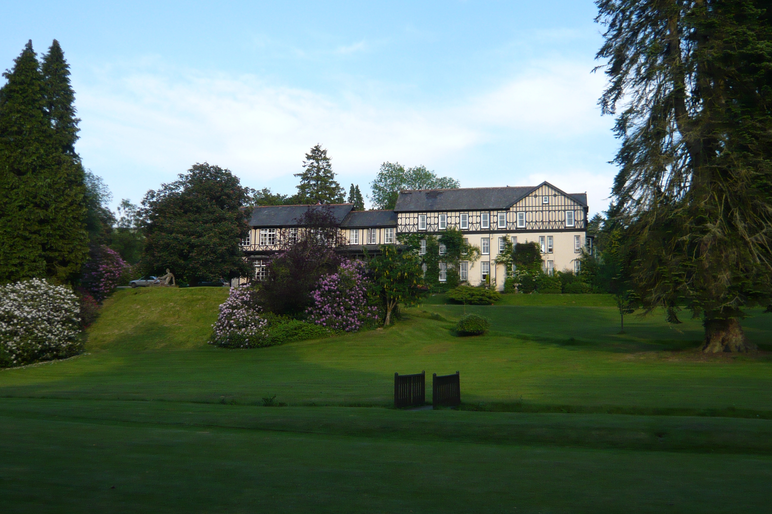Lake Country House   Exterior