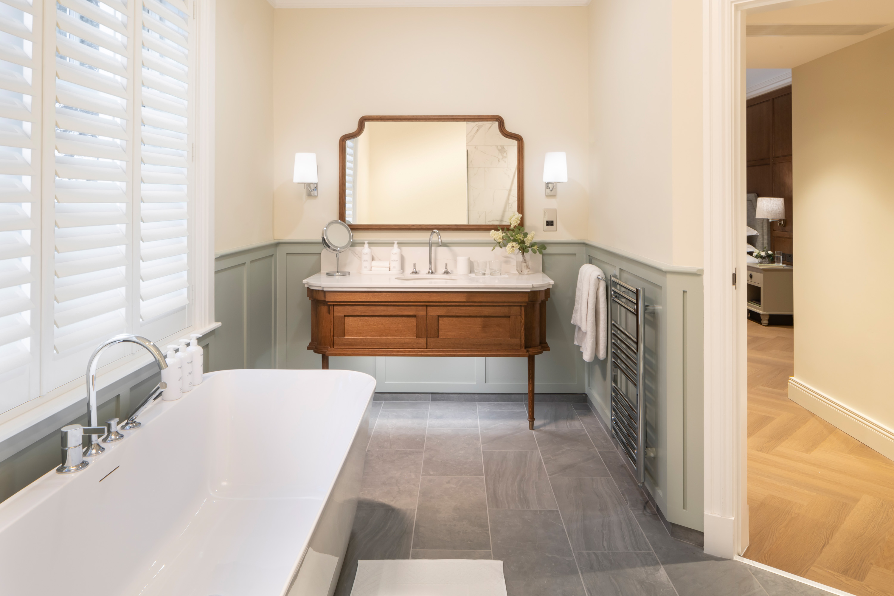 Dunluce Lodge   Portrush Ensuite Bathtub