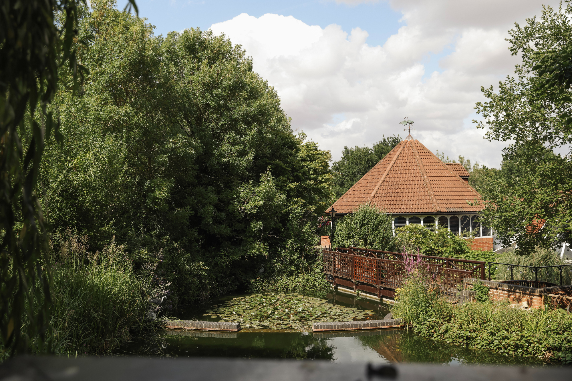 Donnington & Co 129   Exterior