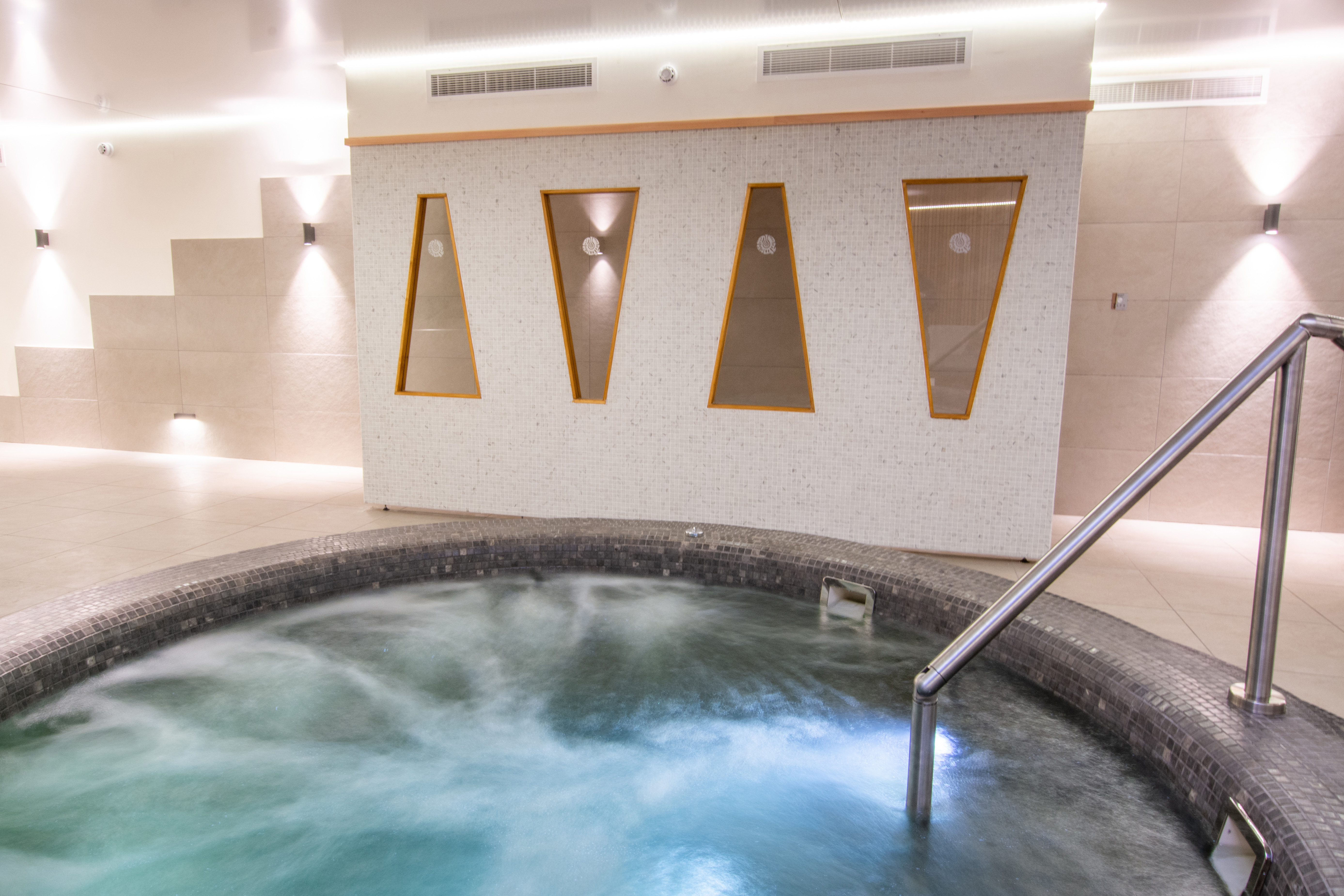 Tlh Carlton Hotel & Spa Torquay   Aztec Spa Fire Ice Hydropool 