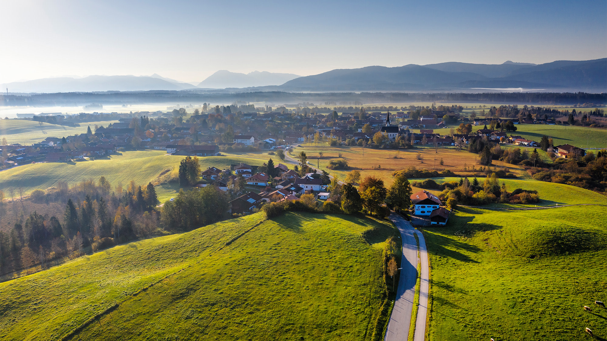 Blick auf ein bayrisches Dorf