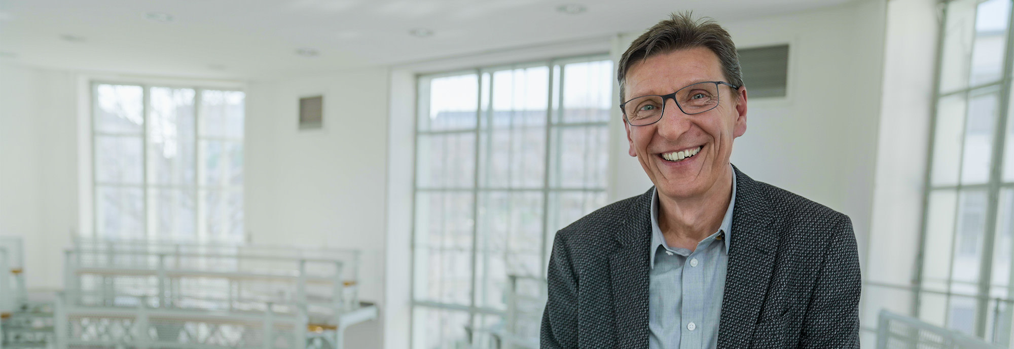 Prof. Gerald Haidinger, Vorsitzender des Wissenschaftlichen Beirats Funk in Österreich, wirft einen Blick auf die Einführung von 5G – und was immer mehr Funkmasten für unsere Gesundheit bedeuten.