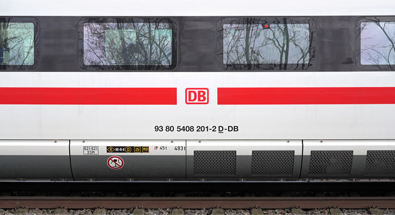 ICE 3neo Baureihe 408 (Velaro) des Herstellers Siemens Mobility für den DB Fernverkehr - Mobilfunkdurchlässige Scheiben für stabilen Empfang.
(DB / Volker Emersleben)