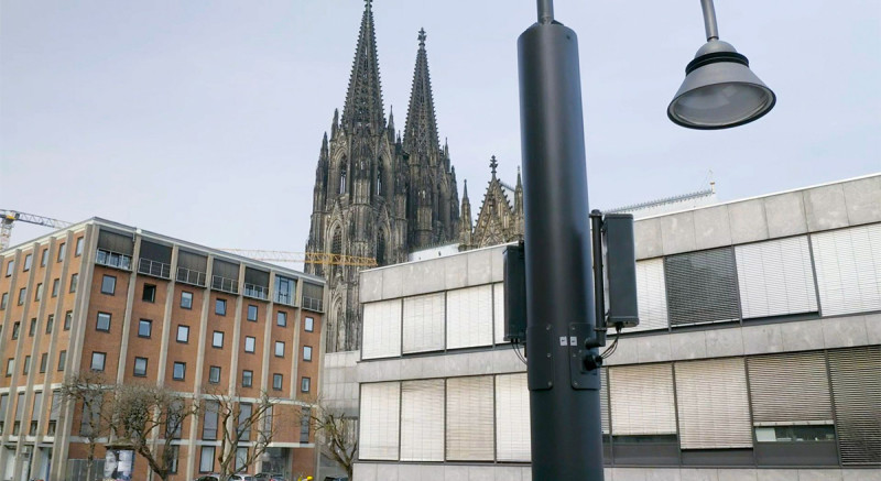 Köln wird zur Smart City: Small-Cells an Straßenlaternen versorgen die Stadt mit 5G Echtzeit-Mobilfunk. Vodafone.
