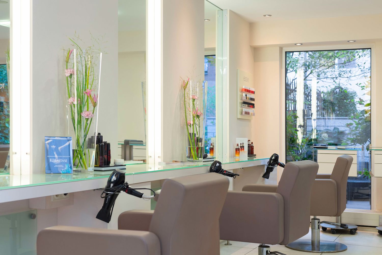 Oliver Schmidt Hairdesign Uhlandstrasse 25 Douglas Beauty Booking