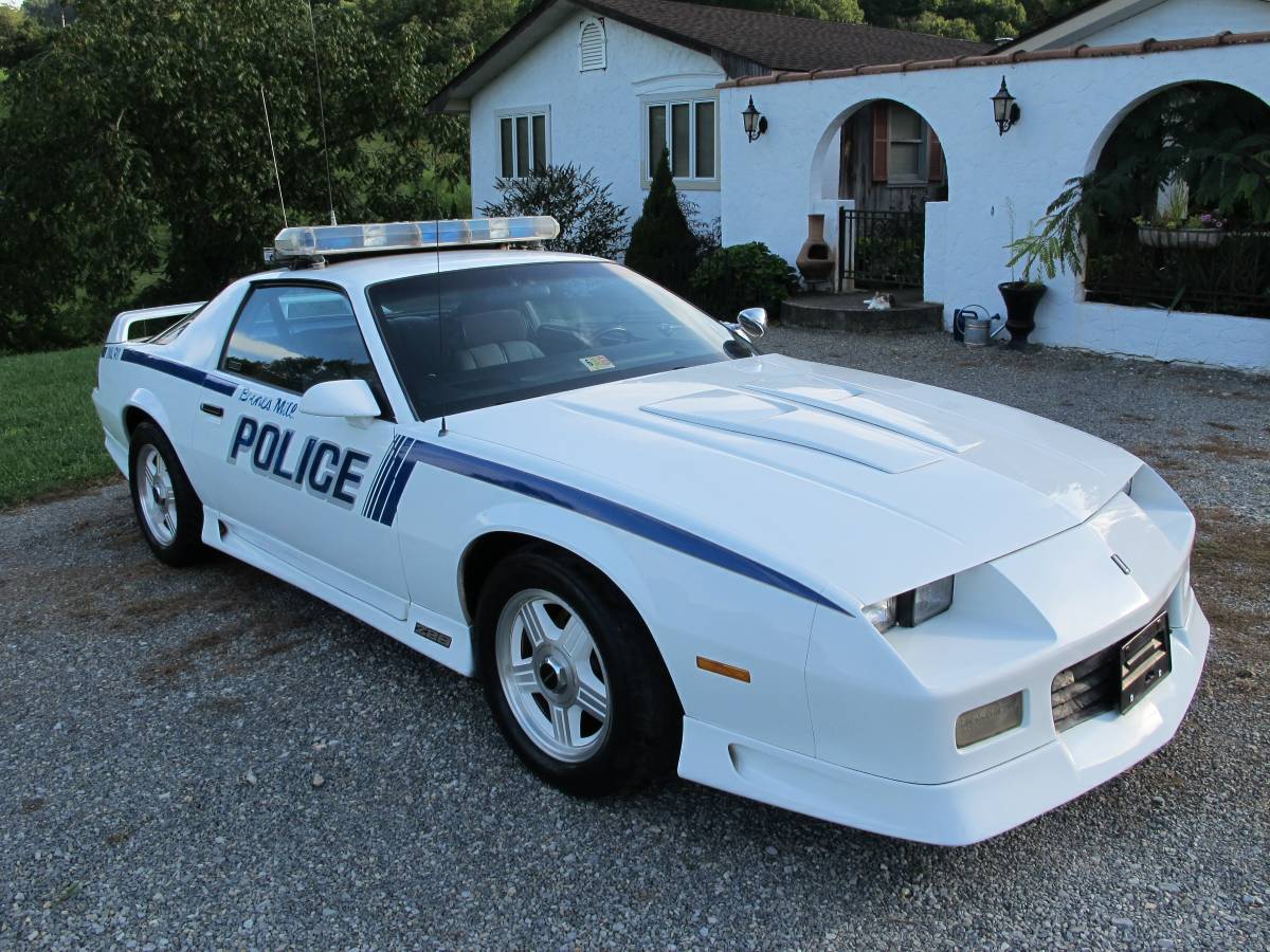 laying-down-the-law-rare-1991-chevrolet-camaro-rs-b4c-police-car00606 dM80TtduQBHz 0CI0t2 1200x900