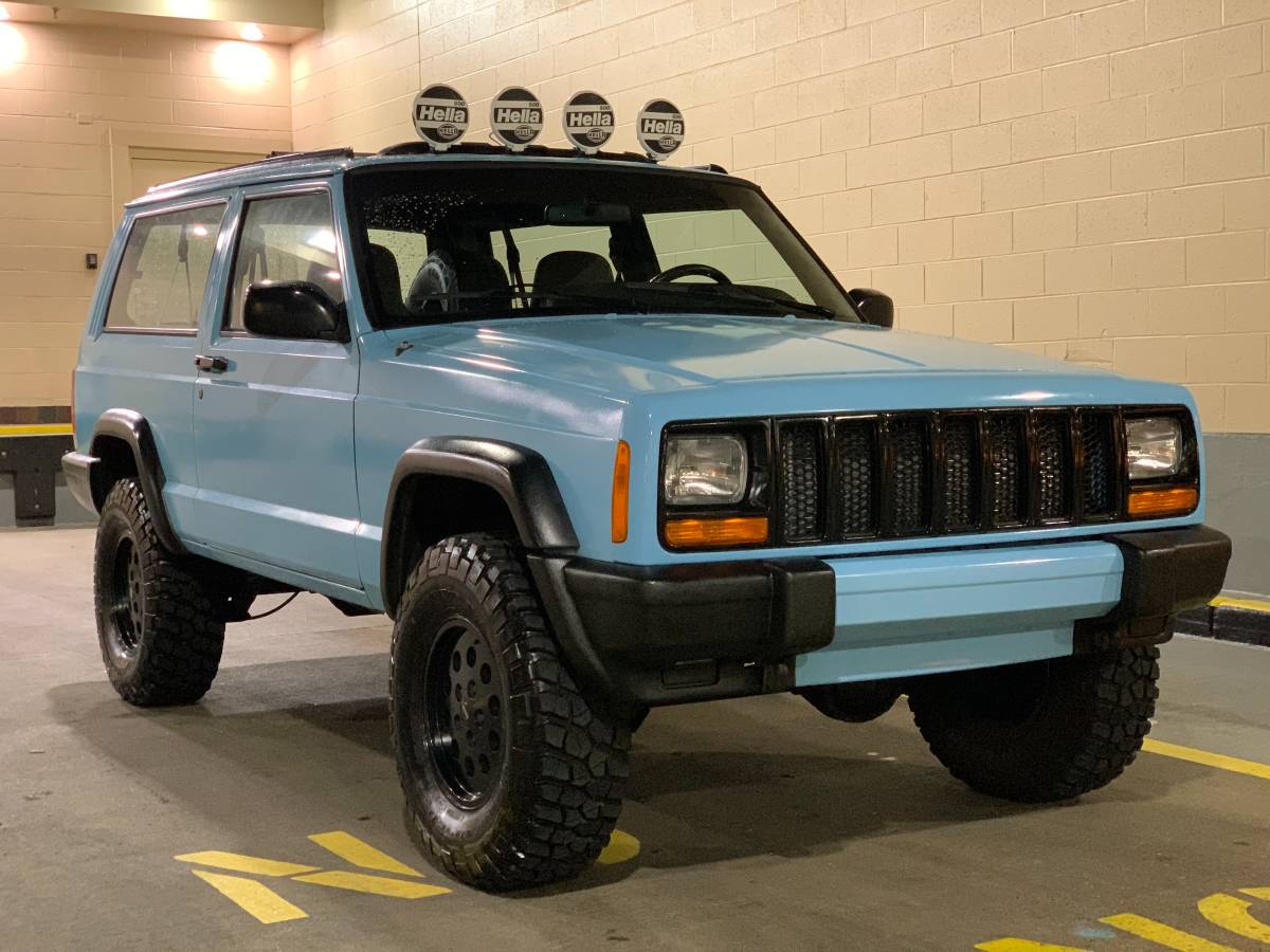 americas-xj-1997-jeep-cherokee-resto-mod-2-door-suv-5-speed-4x400404 36BkF8RNHAQ 0CI0t2 1200x900