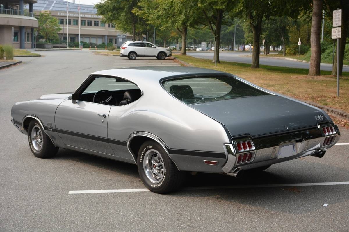 aging-but-refined-with-no-muscle-loss-1972-oldsmobile-cutlass-s-4-4-2-45501212 cTFDgNj20ge 0kE0dL 1200x900