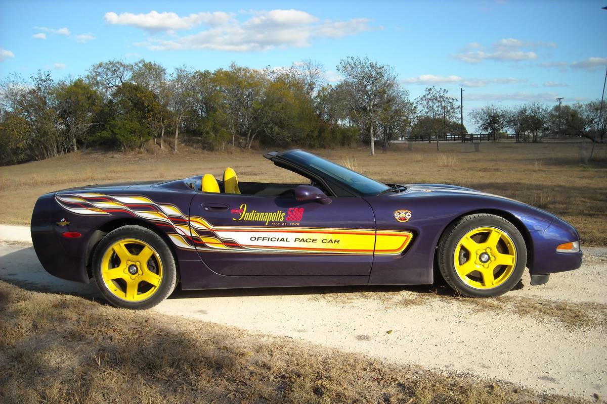pace-maker-23k-mile-1998-corvette-convertible-indy-500-pace-car-edition00404 l2s0inU0P3kz 0CI0t2 1200x900