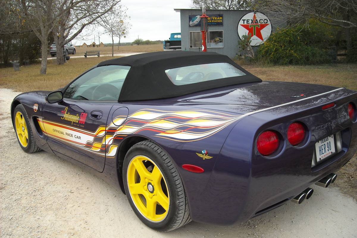 pace-maker-23k-mile-1998-corvette-convertible-indy-500-pace-car-edition00L0L 2WhvShvLhYRz 0CI0t2 1200x900