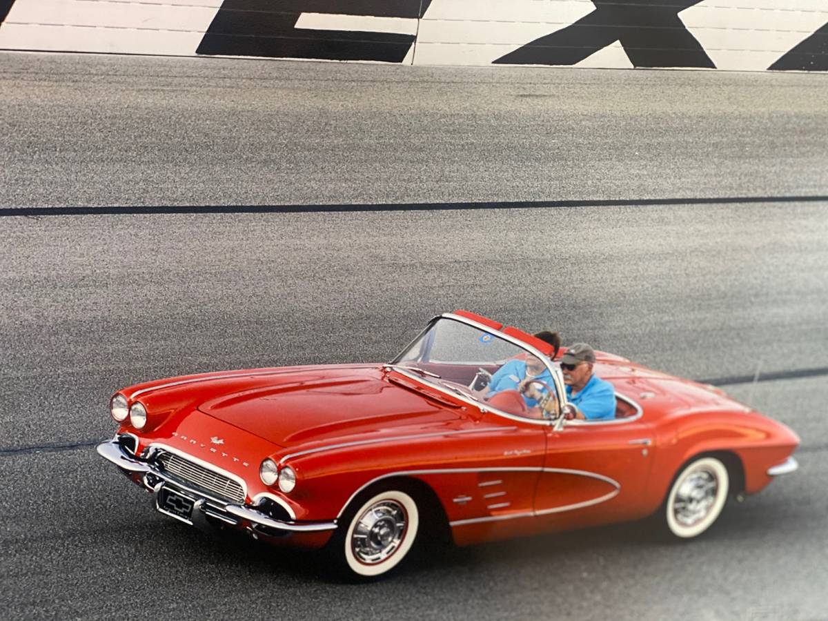 radical-rochester-73k-mile-1961-chevrolet-corvette-fuelie00X0X caqHxPGI8jz 0t20lM 1200x900