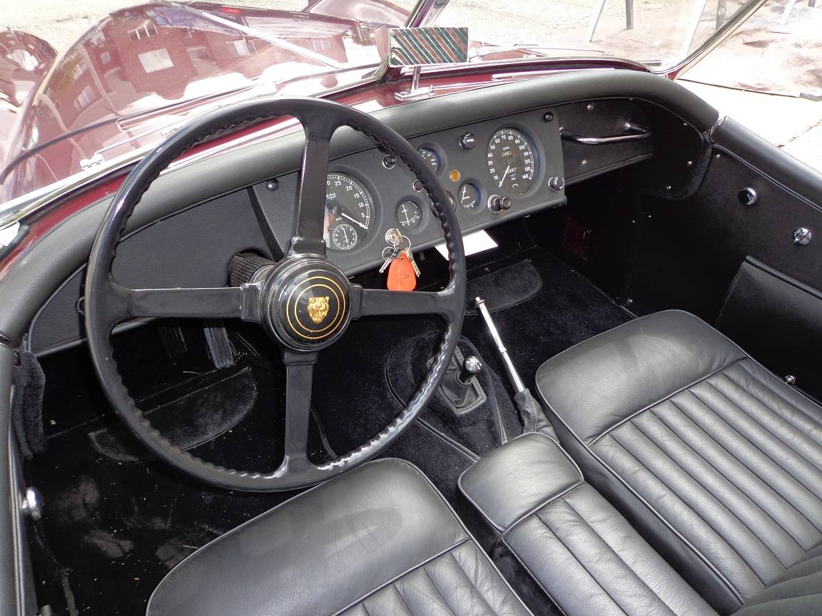 old-word-charmer-1955-jaguar-xk-140-roadster00S0S tHTd0JJilHz 0iA0dW 1200x900