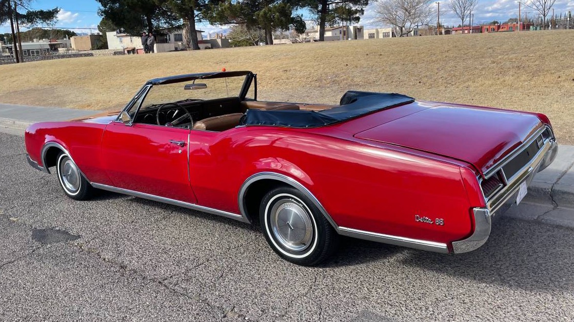 go-big-red-32k-mile-1967-oldsmobile-delta-88-convertible00E0E 9aGsPlDwWBhz 0CI0t2 1200x900