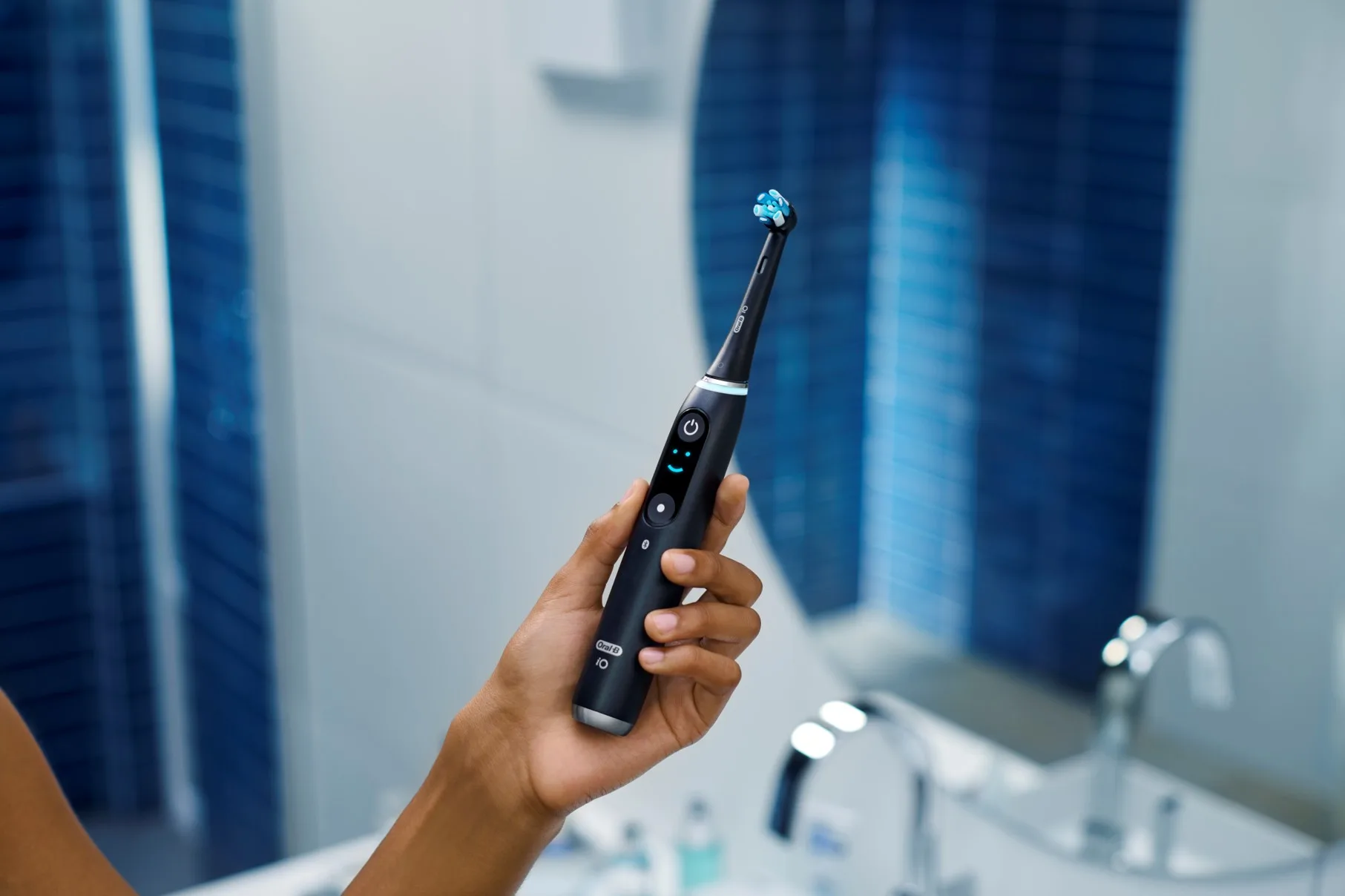 Oral-B iO Electric Toothbrush with oscillating rotating technology used in the round brush head