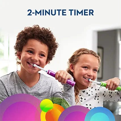Изображение - Електрическа четка за зъби Oral-B Junior за деца на възраст 6+ в лилаво или зелено - едно до друго изображение 1 недефинирано