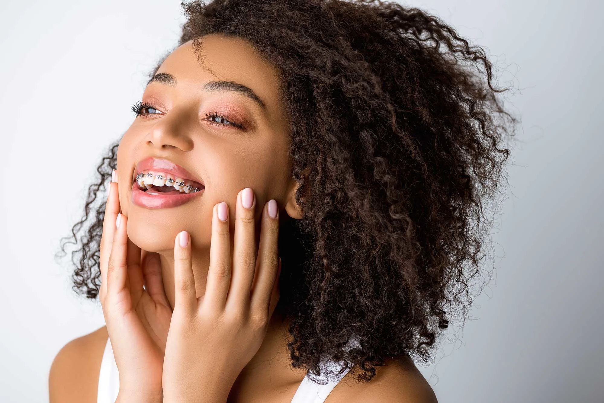 Articles - Image - Adult Braces: Pros, Cons, And Things To Consider 