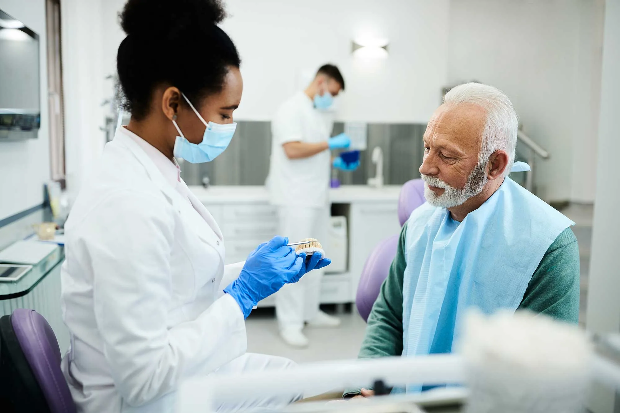 Article - Dentures vs Implants: What's the Difference - HERO