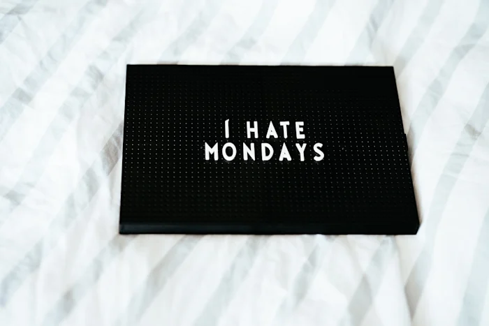 Cartel que dice I HATE MONDAYS