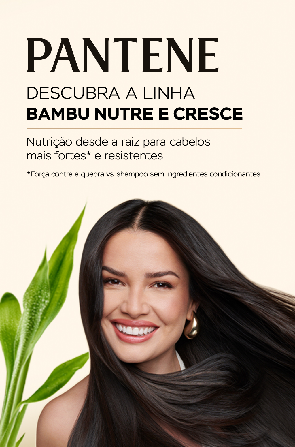 Mulher com cabelo liso ao lado de uma planta de bambu
