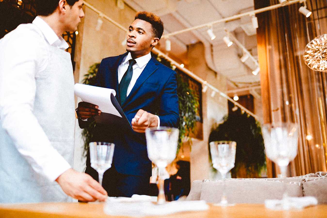 Becoming a Banquet Captain: Responsibilities + Tips