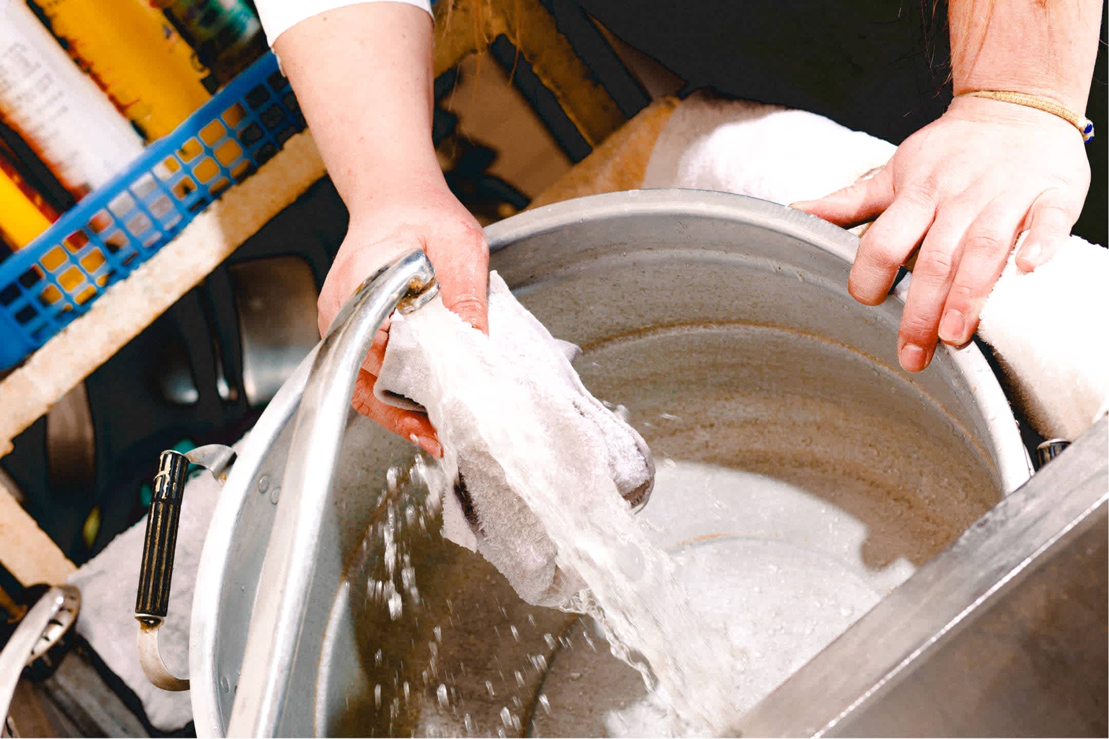 Dishwasher Job Description: What to Include | Qwick