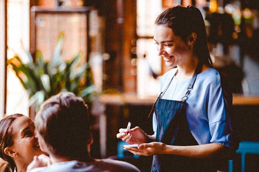 Competitive Restaurant Server Resume: Tips + Examples