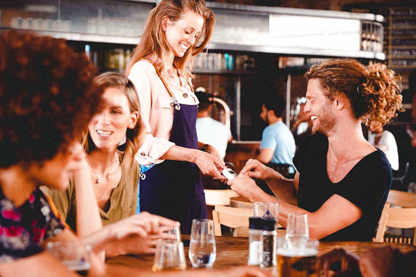 2022 Guide to Server Minimum Wage in San Antonio, Texas