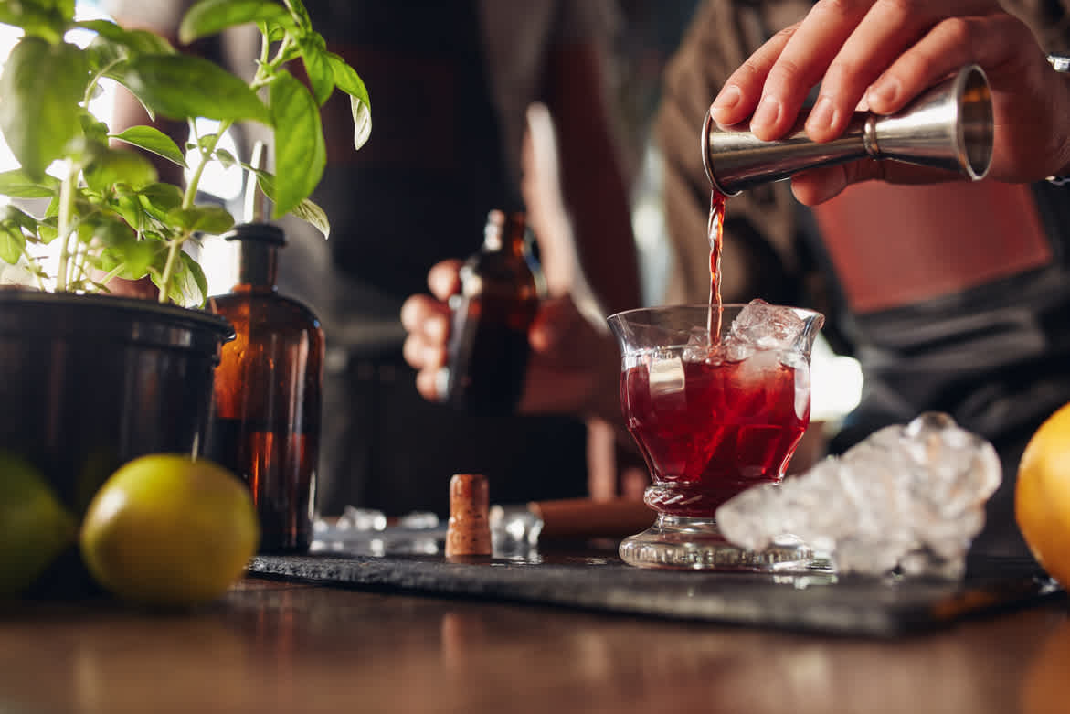 10 Tips for Hiring Bartenders That Impress