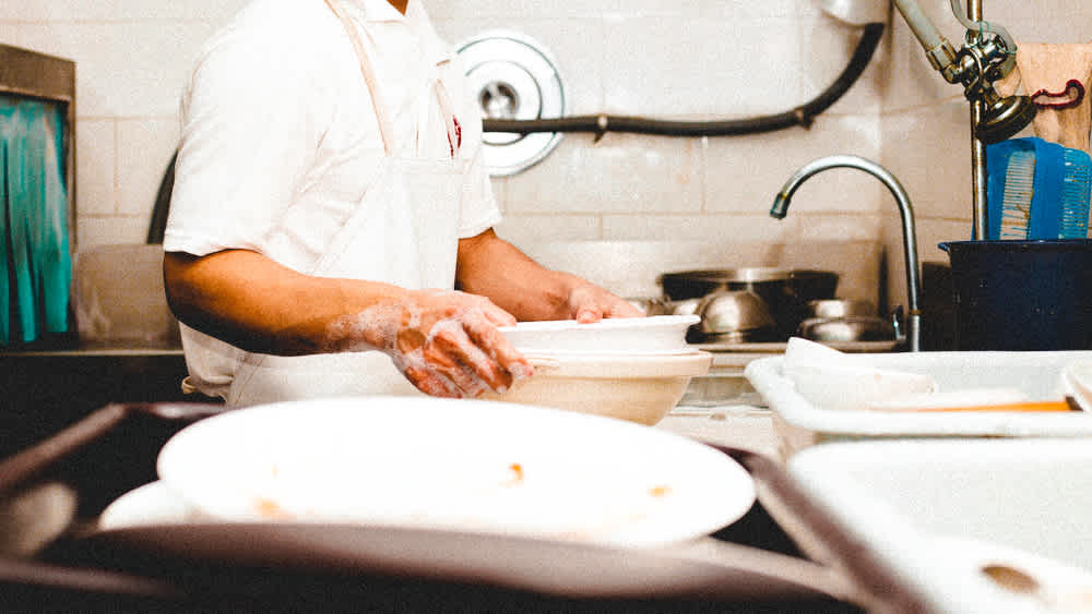 10 Dishwasher Interview Questions to Ask | Qwick