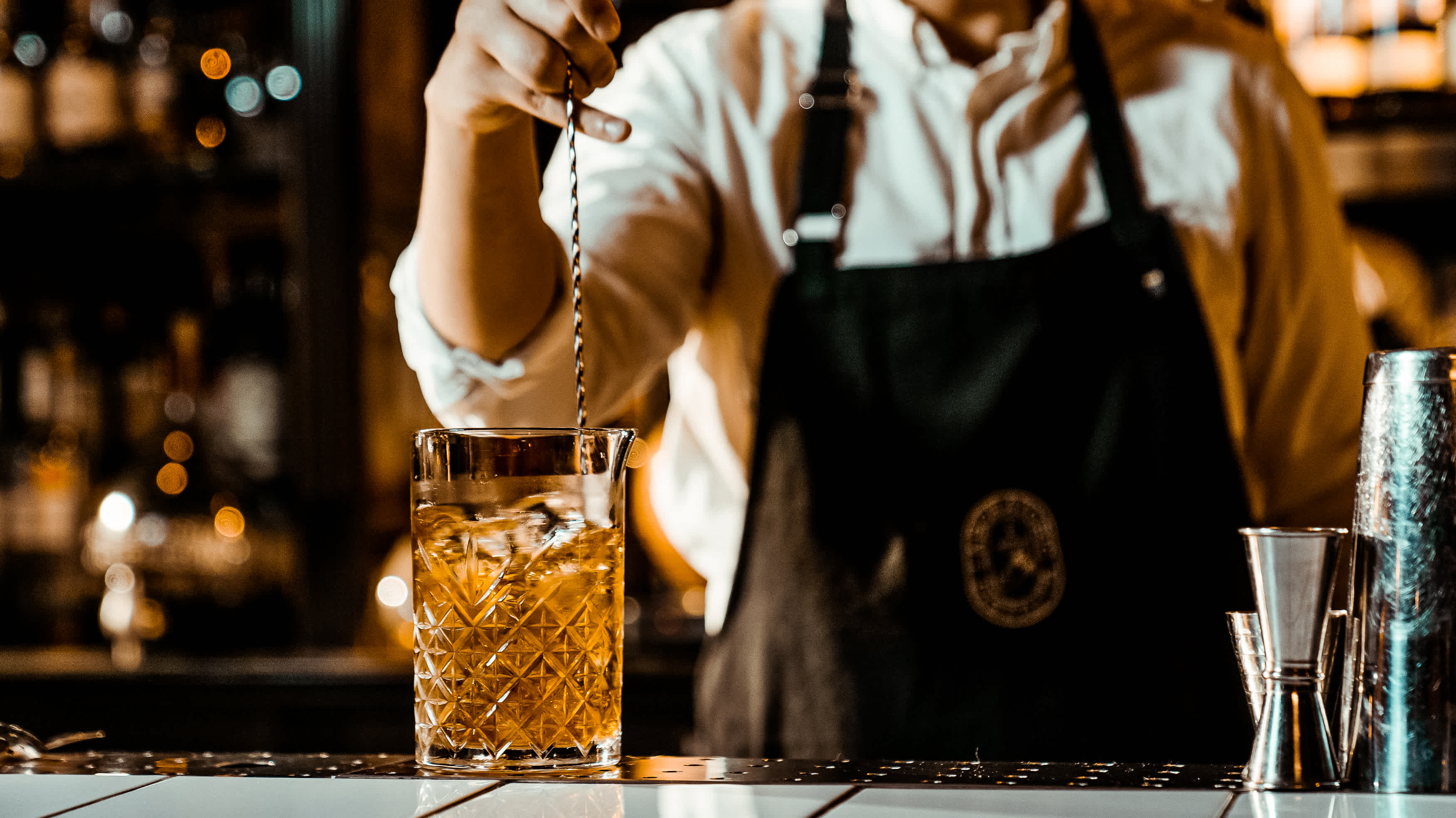 Gigpro bartender preparing a cocktail