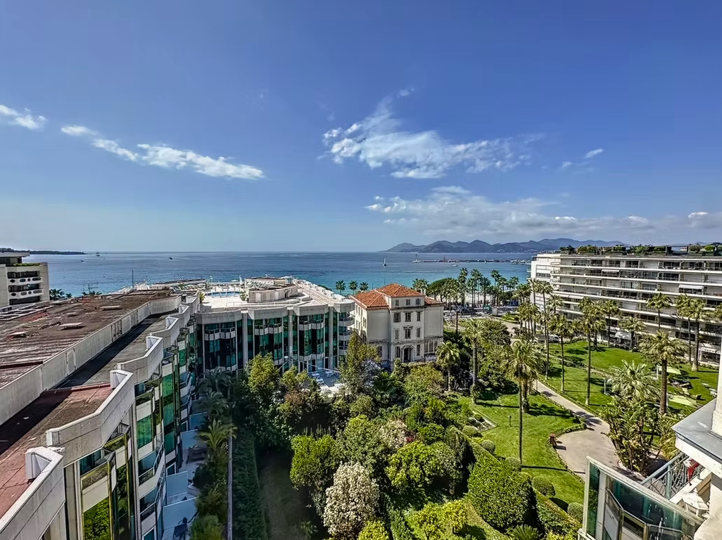Cannes Landing Page Header
