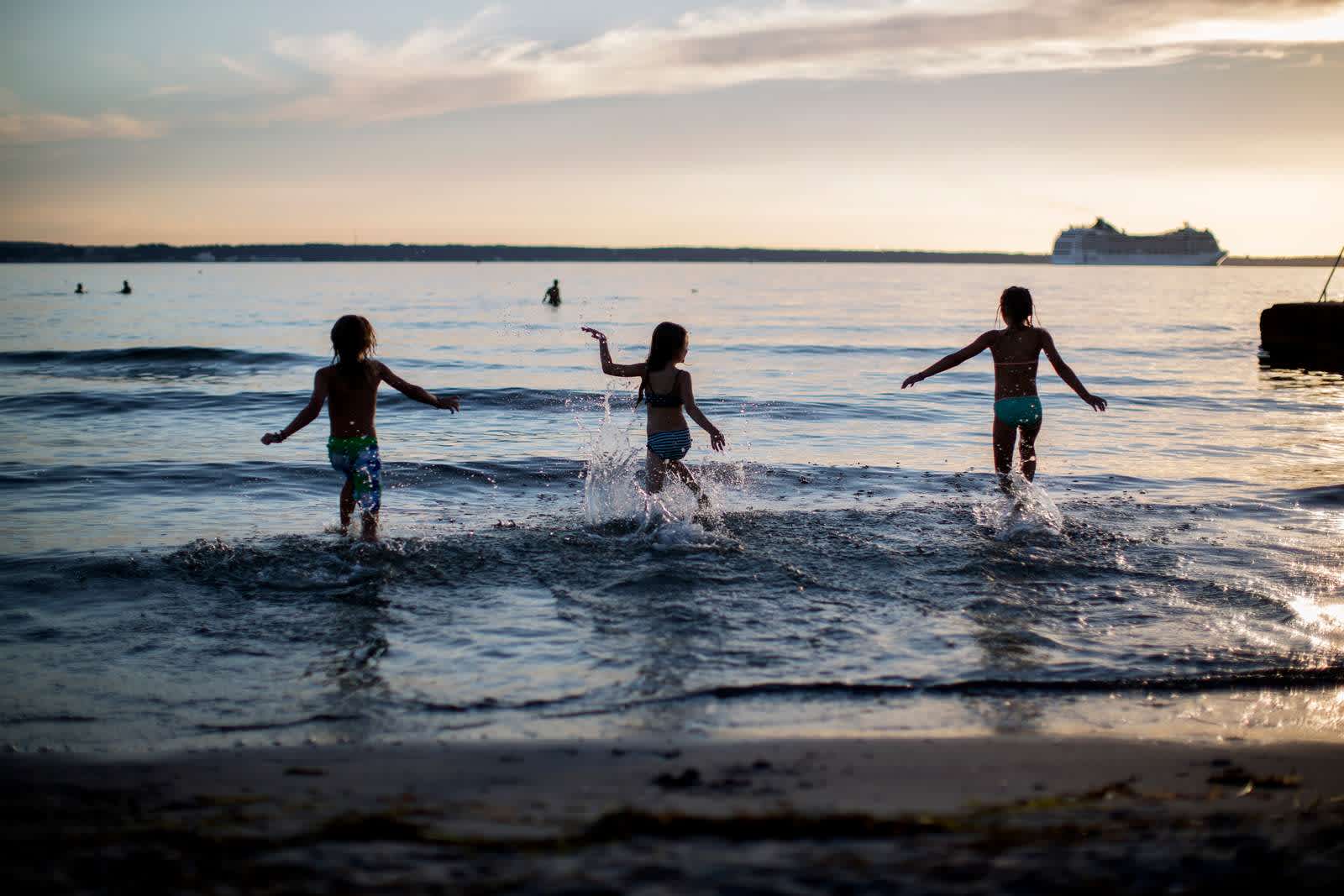 StayKvick.Models.ImageModel