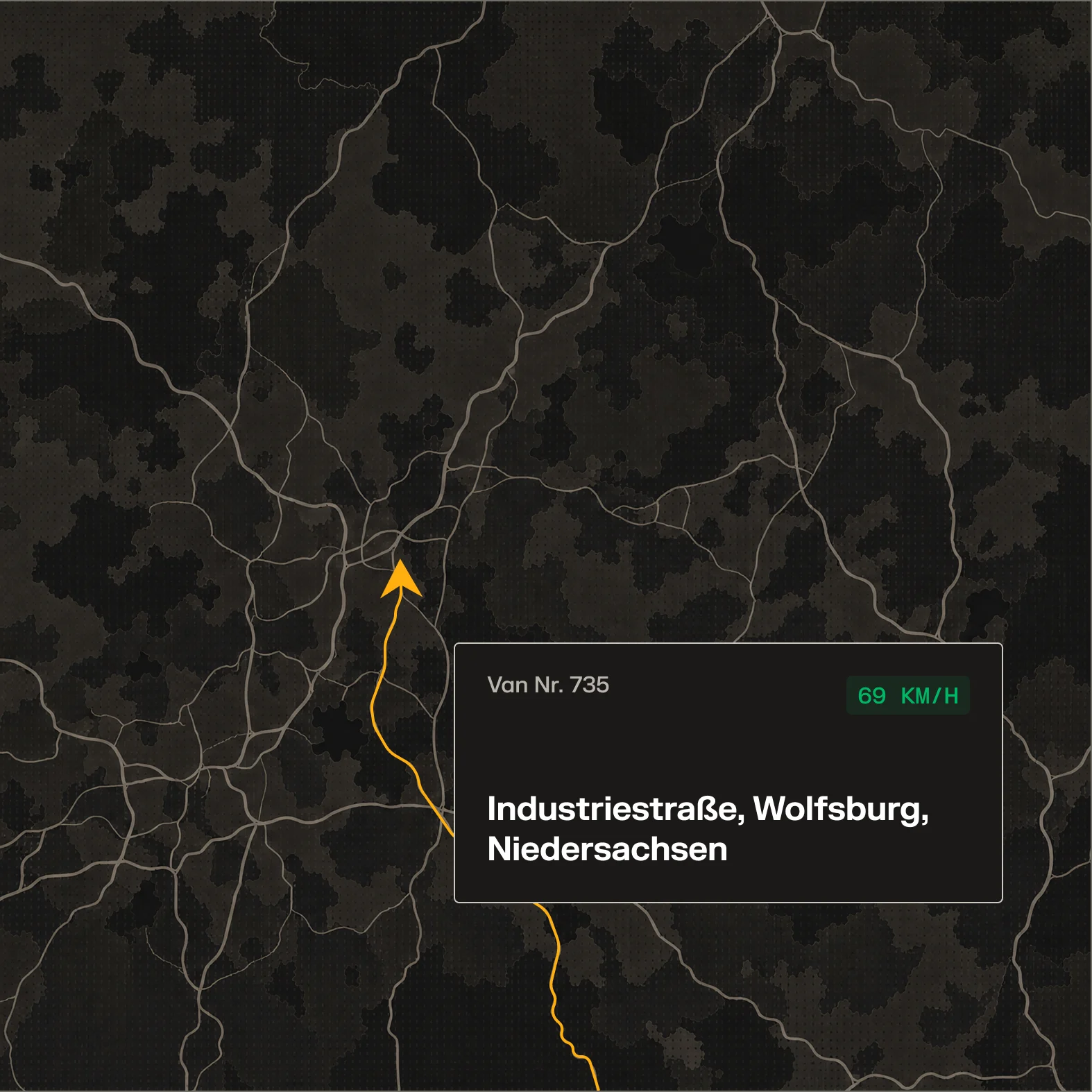 Dunkle Karte mit orangem Pfeil zeigt Van Nr. 735 bei 69 km/h auf der Industriestraße, Wolfsburg, Niedersachsen.
