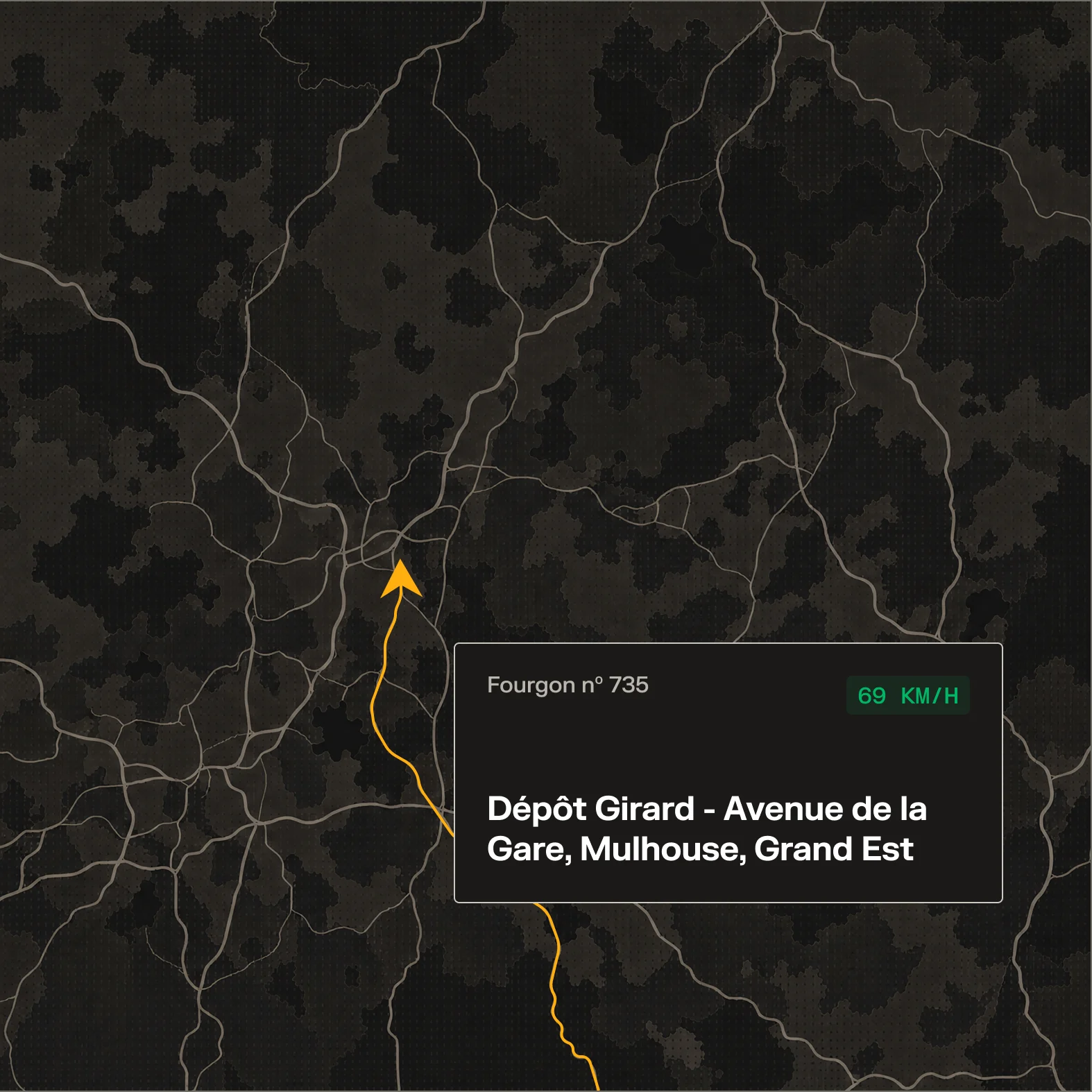 Carte sombre montrant le fourgon n°735 à 69 km/h, en route vers le Dépôt Girard, Avenue de la Gare, Mulhouse.