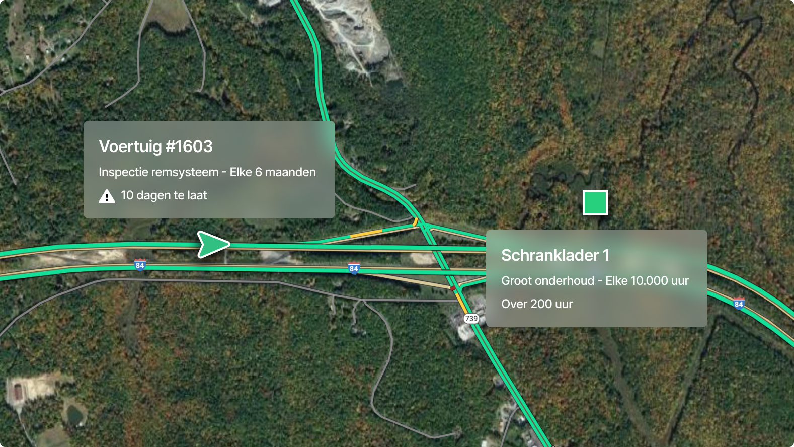Kaartweergave met alerts voor voertuigonderhoud, o.a. achterstallige reminspectie en aankomend onderhoud voor schranklader.