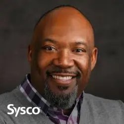 Photo de Kevin J. Thomas avec le logo Sysco, Vice-président, Environnement, santé et sécurité à l'international, Sysco.