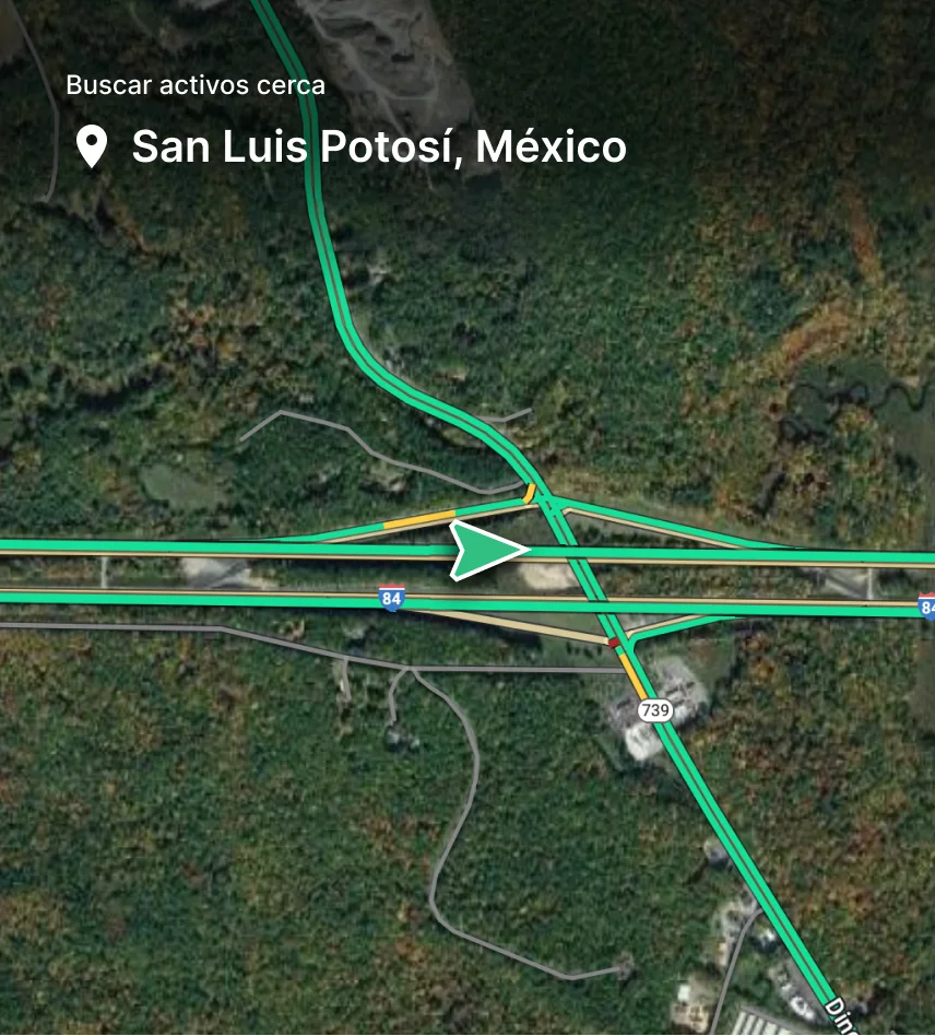 Vista aérea de carreteras y entronques cerca de San Luis Potosí, México, con indicador de búsqueda de activos en la zona.