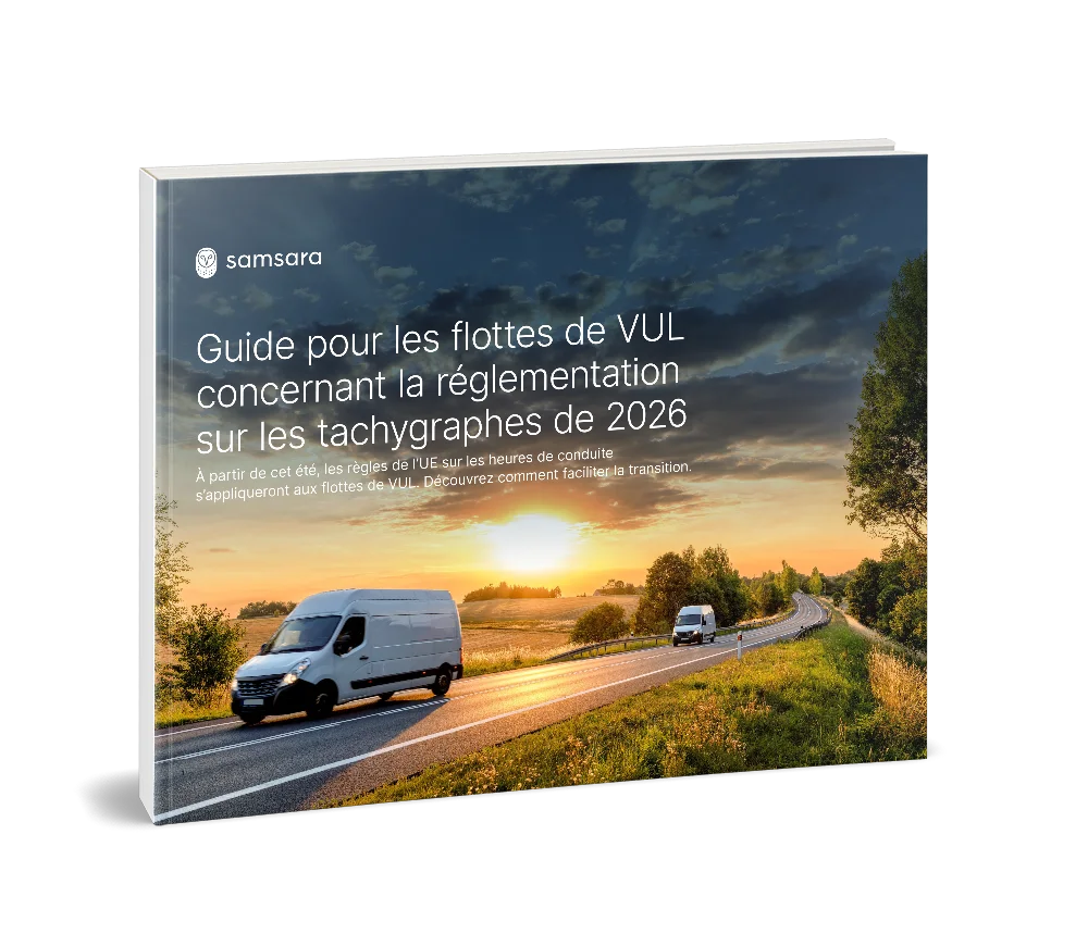 Couverture du guide Samsara sur la réglementation tachygraphes 2026 pour flottes VUL, avec des camionnettes