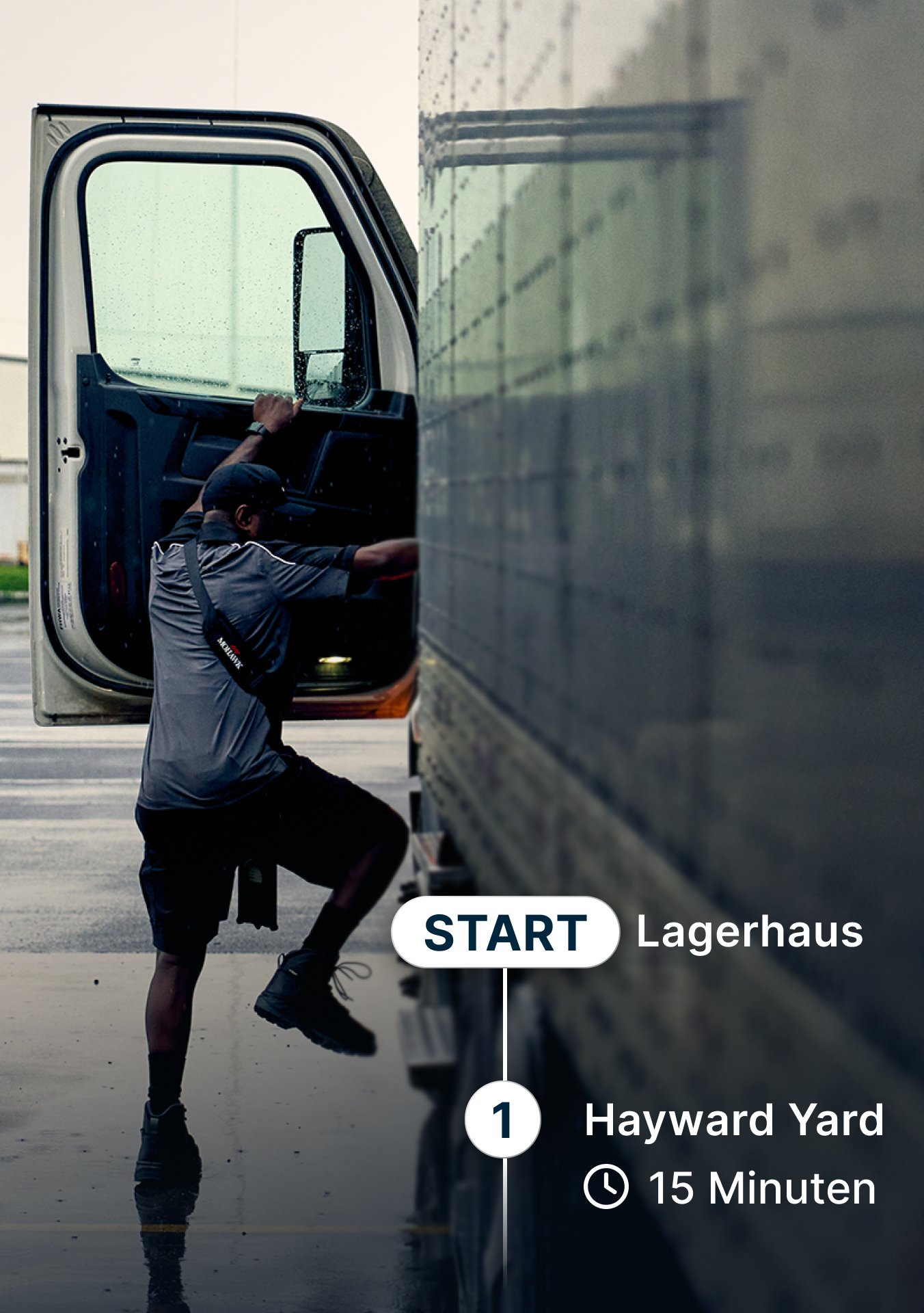 Lieferfahrer steigt in die Fahrerkabine; Navigationsgerät zeigt die Route vom Lager zum Hayward Yard; 15 Minuten entfernt.