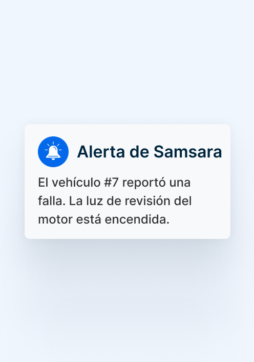 Notificación titulada alerta; que indica que el vehículo reportó una falla y la luz de verificación del motor está encendida.