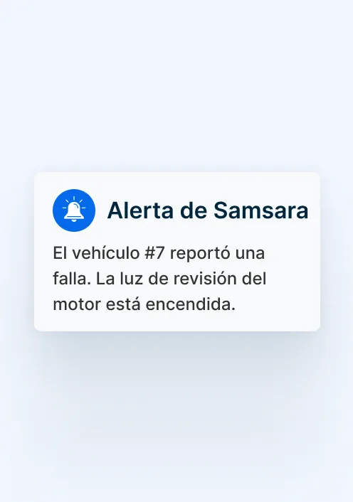 Notificación titulada alerta; que indica que el vehículo reportó una falla y la luz de verificación del motor está encendida.