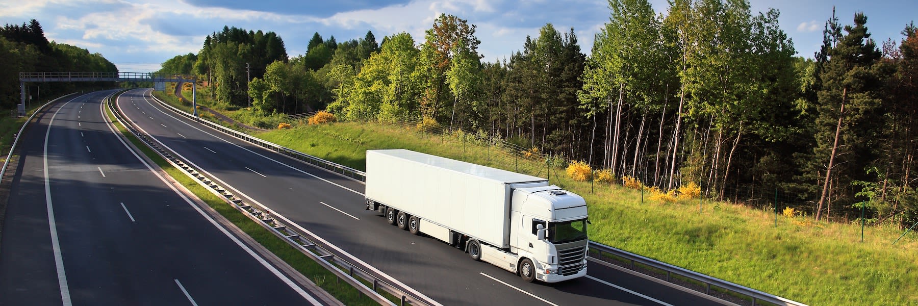 picture of UK lorry on road