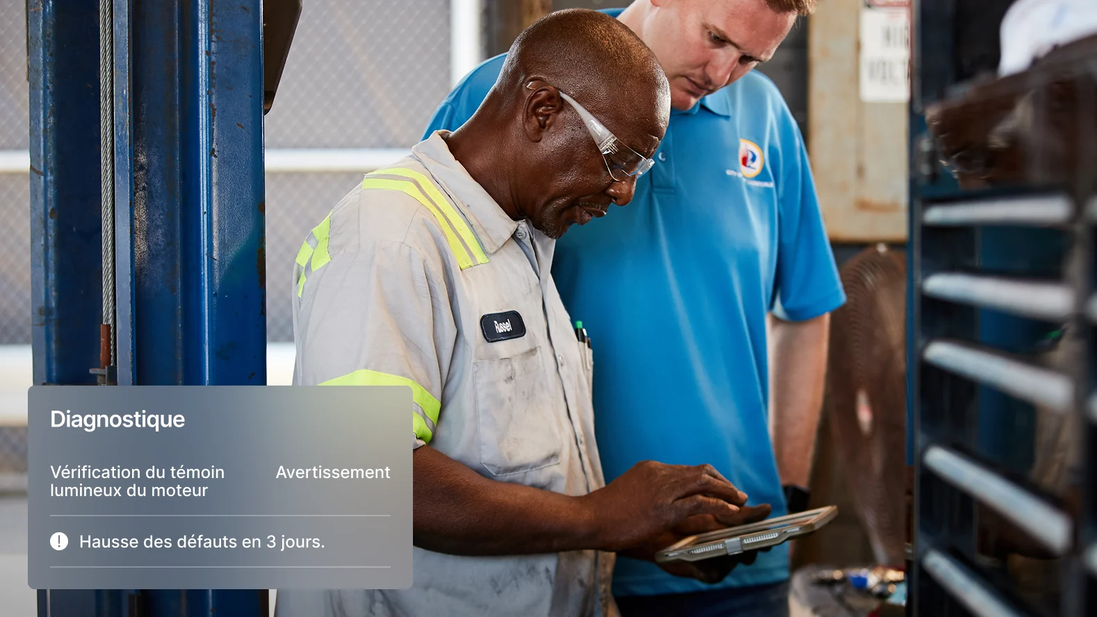 Les travailleurs de la maintenance utilisent la plateforme d'Opérations connectées Samsara