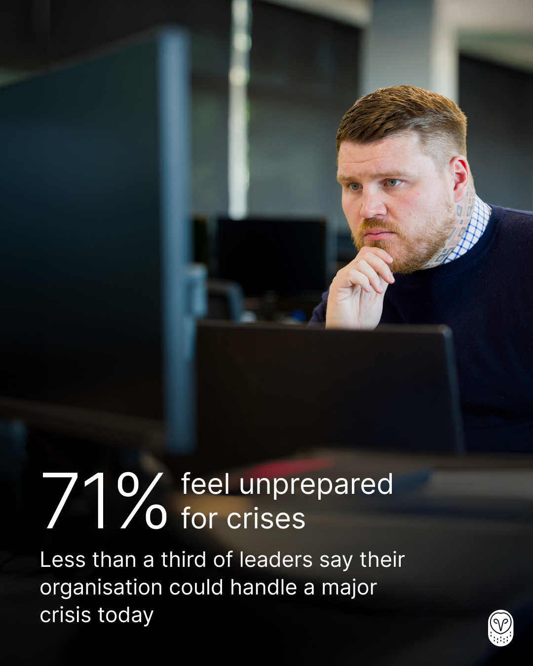 Person in navy jumper looking at computer screen with statistic: 71% feel unprepared for crises in organisations.