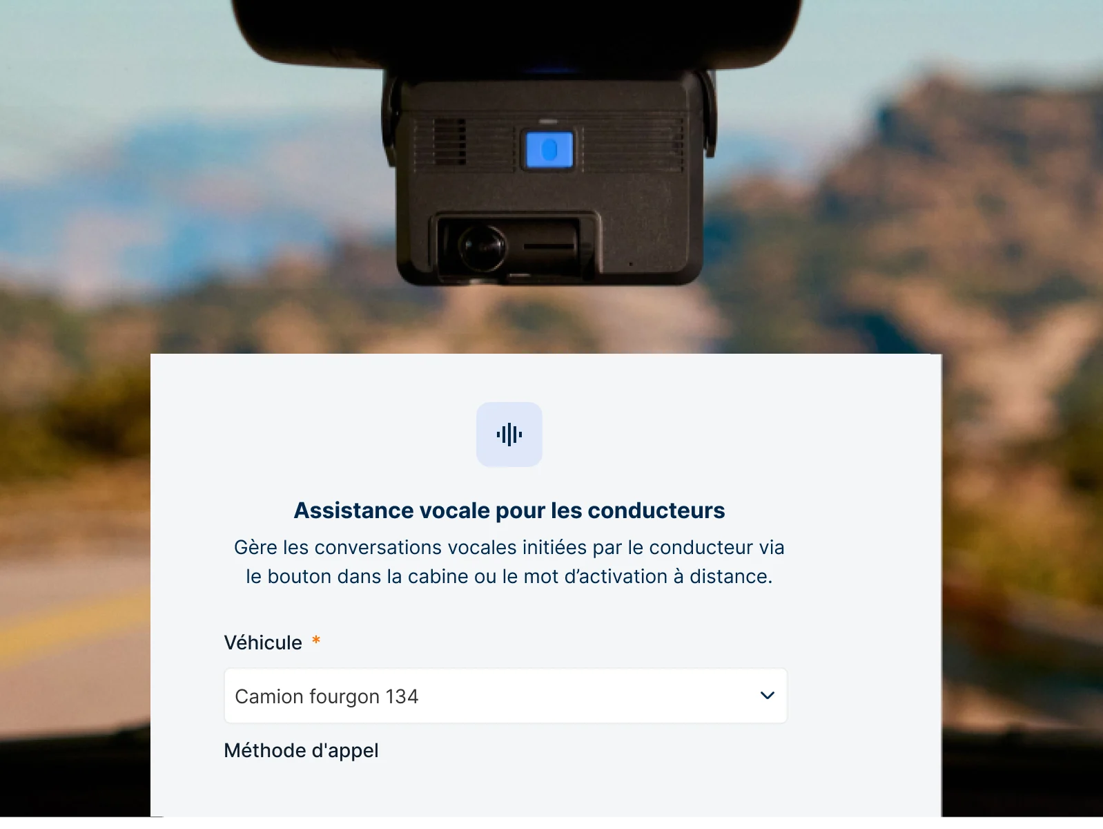 Caméra de tableau de bord fixée au pare-brise avec interface d'assistance vocale pour conducteurs et sélection de véhicule.