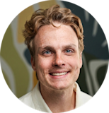 Alex Davison headshot