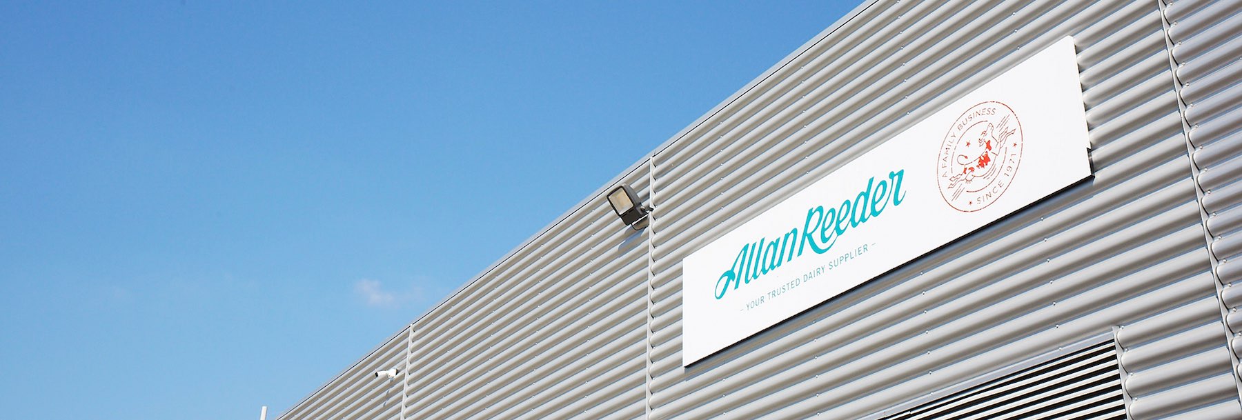 Allan Reeder garantiert die Qualität von über 500 Molkereiprodukten während des gesamten Transports mit Equipment-Monitoring