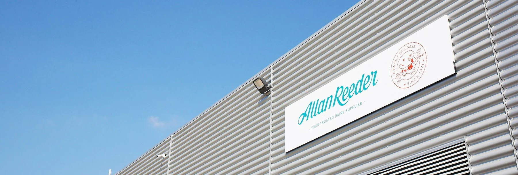 Allan Reeder garantiert die Qualität von über 500 Molkereiprodukten während des gesamten Transports mit Equipment-Monitoring