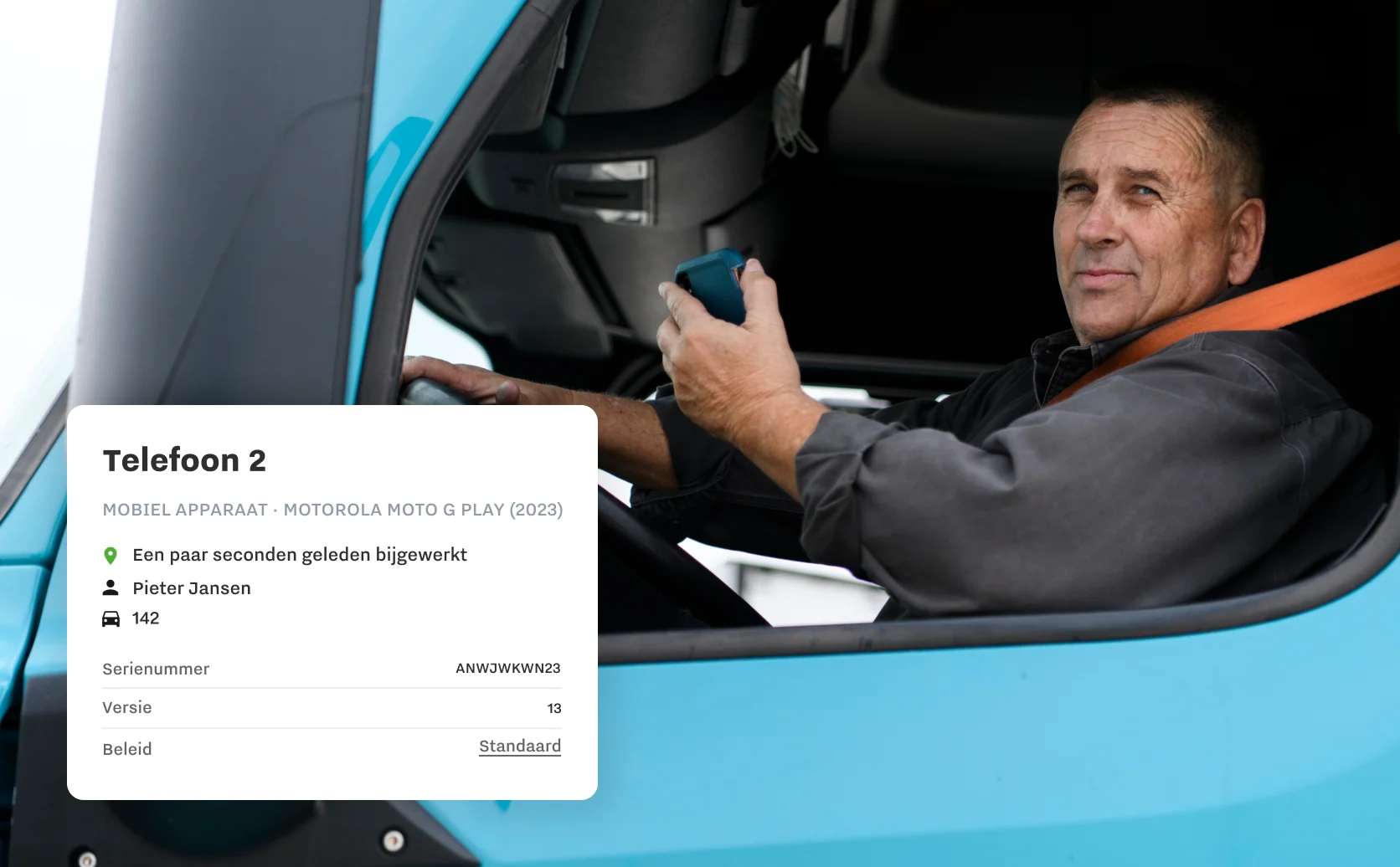 Afbeelding van chauffeur met specifiek apparaat en info van mobiel Samsara-dashboard, zoals chauffeur, voertuig, serienummer
